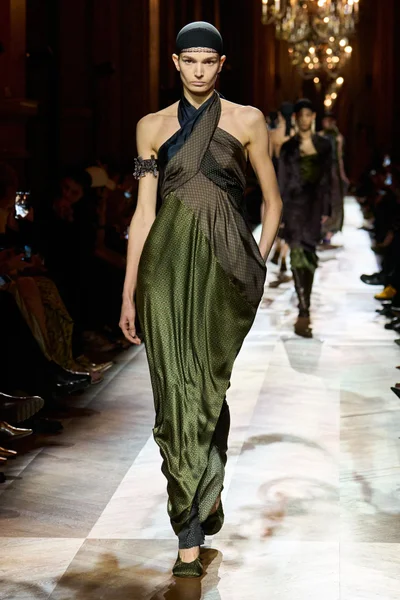 Look 32